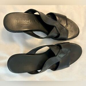 Munro black, leather, American M385181 Cross Straps Slip on heels. Sz 8 women’s